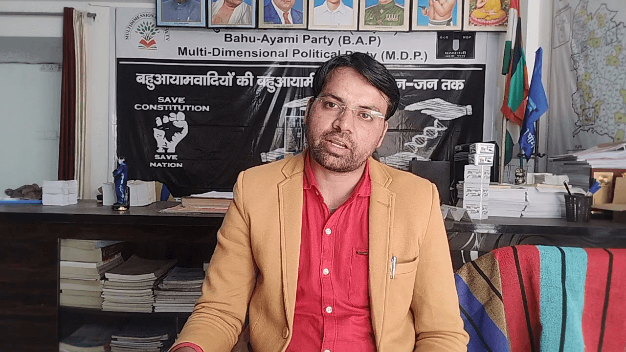 क्या कारण है #मुसलमानो_सिखो_ईसाइयो की आर्गेनाइजेशन को बैन करदिया जाता है पर #VHP_बजरंगदाल क्यो नही धार्मिकध्रुवीकरण क्यो