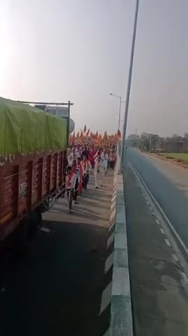 कुरावली प्रेमपुरा धाम से सनातन धर्म को बढ़ावा देने के लिए यात्रा शुरू की गई जो शीतला देवी मंदिर मैनपुरी पहुंचेगी
