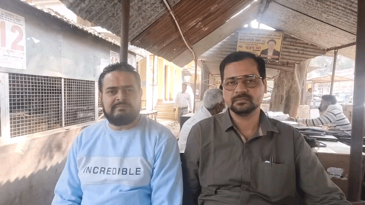 पूरनपुर: मौहल्ला बमनपुरी के युवकों ने सोशल मीडिया पर बदनाम करने का आरोप लगाते हुए पुलिस से की शिकायत