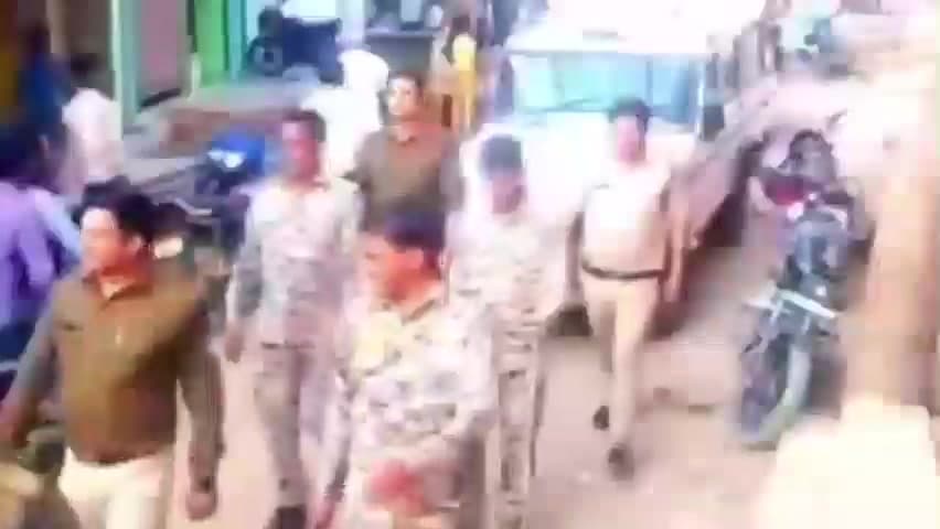सबलगढ़: होली पर्व के मद्देनजर #रामपुर #कलां पुलिस अलर्ट, थाना प्रभारी ने निकाला फ्लैग मार्च