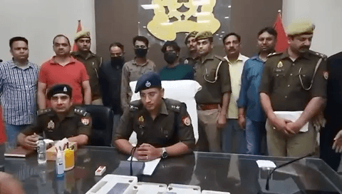 डॉक्टर का कातिल डॉक्टर-

#बिजनौर- डॉ राजकुमार की अस्पताल में घुसकर हत्या कर दी गयी थी

पुलिस ने खुलासा करके बताया है कि हत्या कराने के लिए डॉक्टर के पूर्व पार्टनर डॉ0