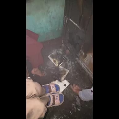 Aaj hamhare chetr chharra rafatpur lodhi nagar me sanju rohan ke ghar me kisi ne lagai aag