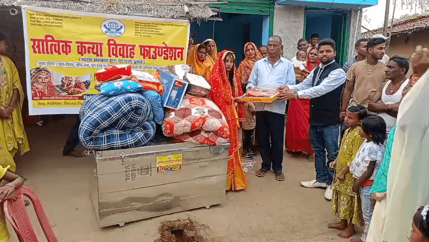 satvik Kanya Vivah foundation ki or se Garib betiyon ke Diya shaadi ka Sahyog Saman sarayahat ke Dhoni Panchayat beli dh