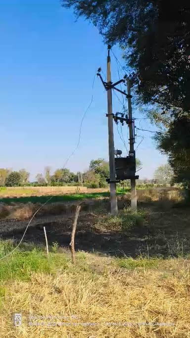 तार टूटने की बजे से आग लग गई