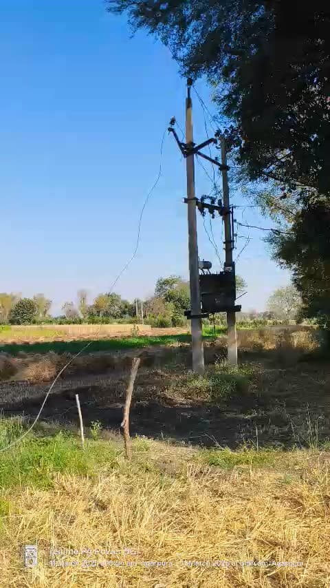 तार टूटने की बजे से आग लग गई