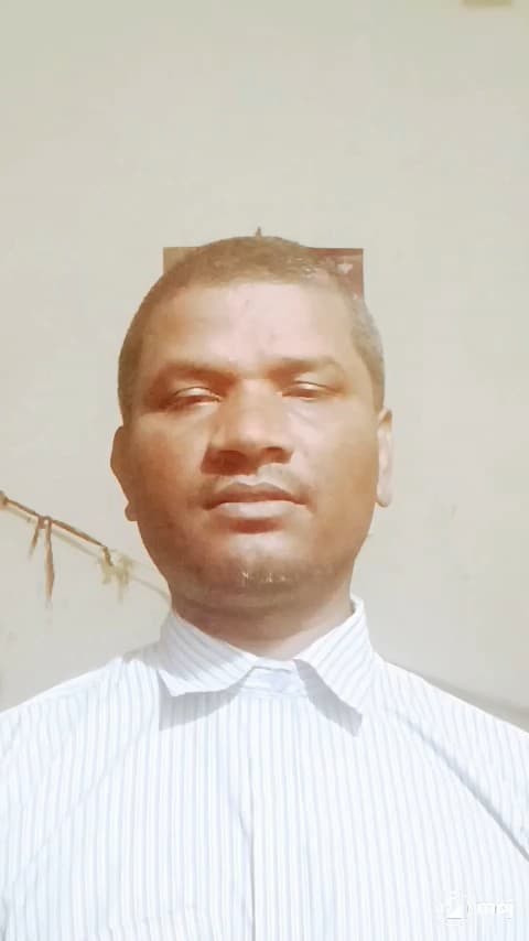 तलवे चाटकर आगे बढ़ना हमें नहीं आता,
हम गरीब सही… पर खुद्दारी से जीना जानते हैं। 🔥
#SelfRespect #Attitude #Swabhimaan #R