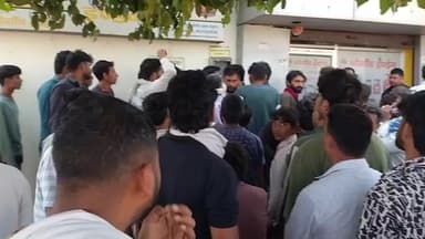 छाता क्षेत्र के गांव नौगांव में सिलेंडर के लिए भारी किल्लत लंबी लंबी लाइन लगी#मोदी सरकार #अच्छे दिन आ गए