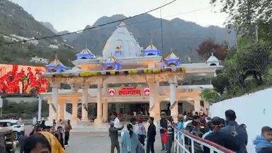 नवरात्र के पावन अवसर पर #जम्मू के #कटरा स्थित मां वैष्णों देवी मंदिर में भक्तों का उमड़ा जनसैलाब

अब तक 3 लाख़ से ज़्यादा श्रद्धालुओं ने किए मां के दर्शन