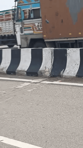 ट्रक m आग pacghaon kmp expressway