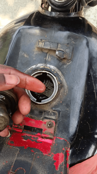 gaya rod sardi pur parya petrol duplicate mil raha hai