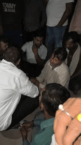 gao adjara me Pradhan ke bete ki trektar se rodh kar ki mot
