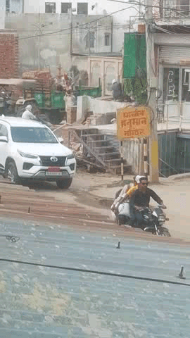 Sarkari jamin par kiya ja raha hai