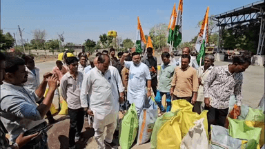 शाजापुर: समर्थन मूल्य पर गेहूं खरीदी में देरी के विरोध में   कांग्रेस का मंडी में जोरदार प्रदर्शन, #2700प्रति क्विंटल की मांग