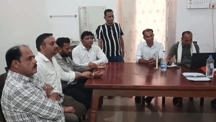 सेगांव: 8 हजार की रिश्वतखोरी: लोकायुक्त ने राजपुर BEO बाबू को अपने जाल में फंसाया #राजपुर #लोकायुक्तकार्यवाही #छापामारकार्यवाही