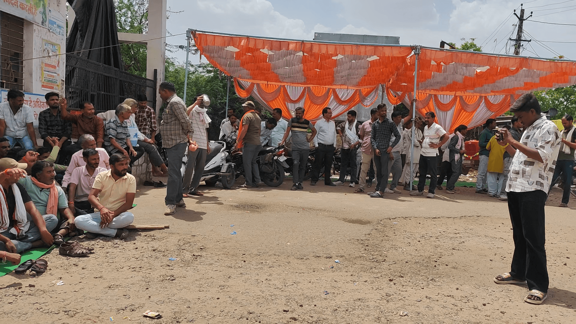 आज  बारां जिले के अंता  कृषि उपज मंडी में  लोगो के द्वारा हड़ताल की  गई