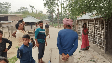 तमौतपर्सा, वार्ड 7 में बिजली समस्या से बाँस काटे जा रहे थे ⚡। पूरा देखें और शेयर करें। #लोकलन्यूज़ #वायरल"