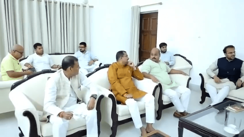 नीतीश कुमार जी और निशांत कुमार जी क्रमशः दिल्ली और पटना में पार्टी के विधायकों और नेताओं के साथ सकारात्मक चर्चा कर रहे हैं, जिससे बदलाव की एक नई दिशा तय हो रही है। #Bihar #JDUParty