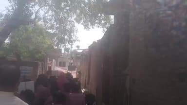 मिर्जापुर, ग्राम, उदयपुर भूड़ा नौसारा में प्राइमरी स्कूल के अध्यापक और बच्चों द्वारा स्कूल चलो अभियान में रेली निकाली।@
