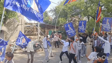 करही में बाबा साहब अंबेडकर जी की जयंती मनाई गई नगर में भव्य शोभायात्रा निकाली शोभा यात्रा का जगह-जगह  स्वागत किया गया