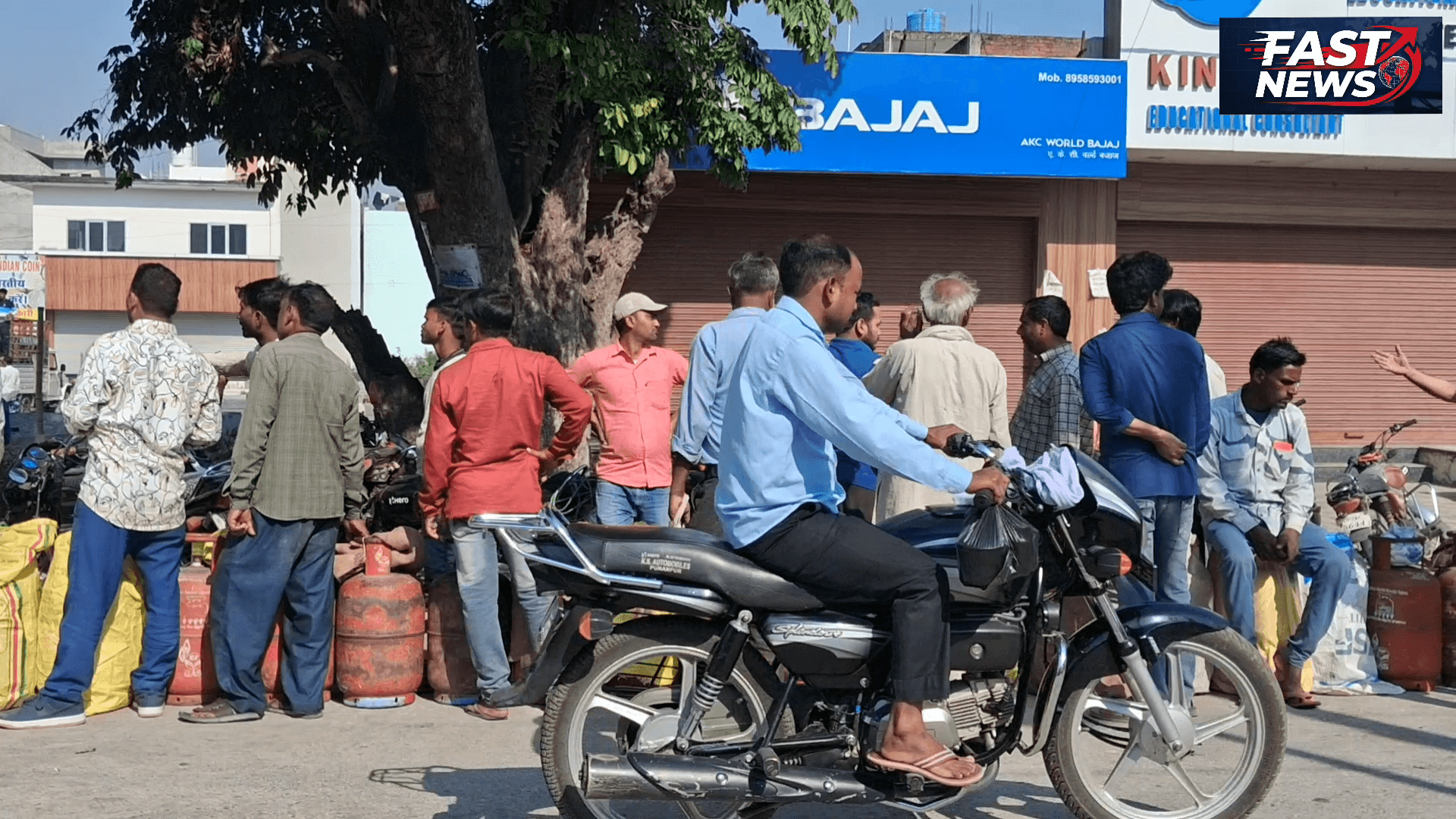 पूरनपुर में एचपी गैस सिलेंडर की किल्लत, दो दिनों से परेशान लोग—लाइन में लगे उपभोक्ताओं में आक्रोश #viralन्यूज #puranpur