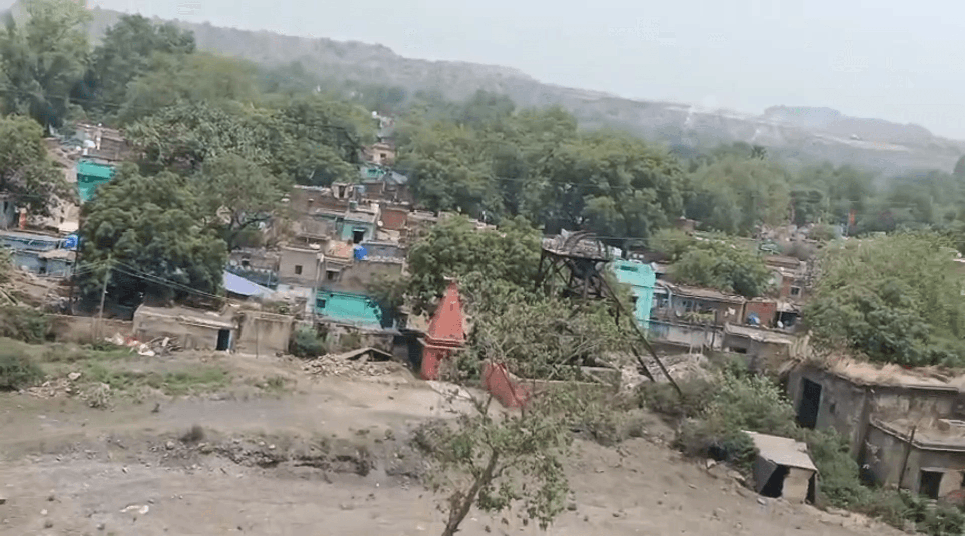 लोयाबाद नम्बर 5/6 में जबरदस्ती एवं जानबूझकर डंपिंग  करने के कारण हुई भू #धसान।
