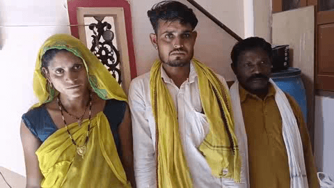 राजली बाई की आवाज सुने जो की किसी अन्य व्यक्ति के द्वारा जबरन उठाकर ले जाना