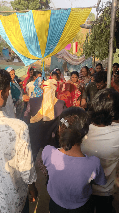 हेडलाइन: विदाई के वक्त दूल्हे की आंखों में छलके आंसू, हर किसी की आंखें हुई नम