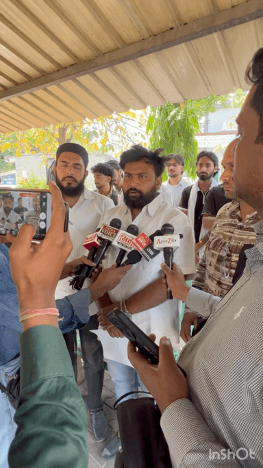 प्राइवेट स्कूल की मनमानी के खिलाफ 
.
.
.
 #virol #india #meerut #fyp #student #study