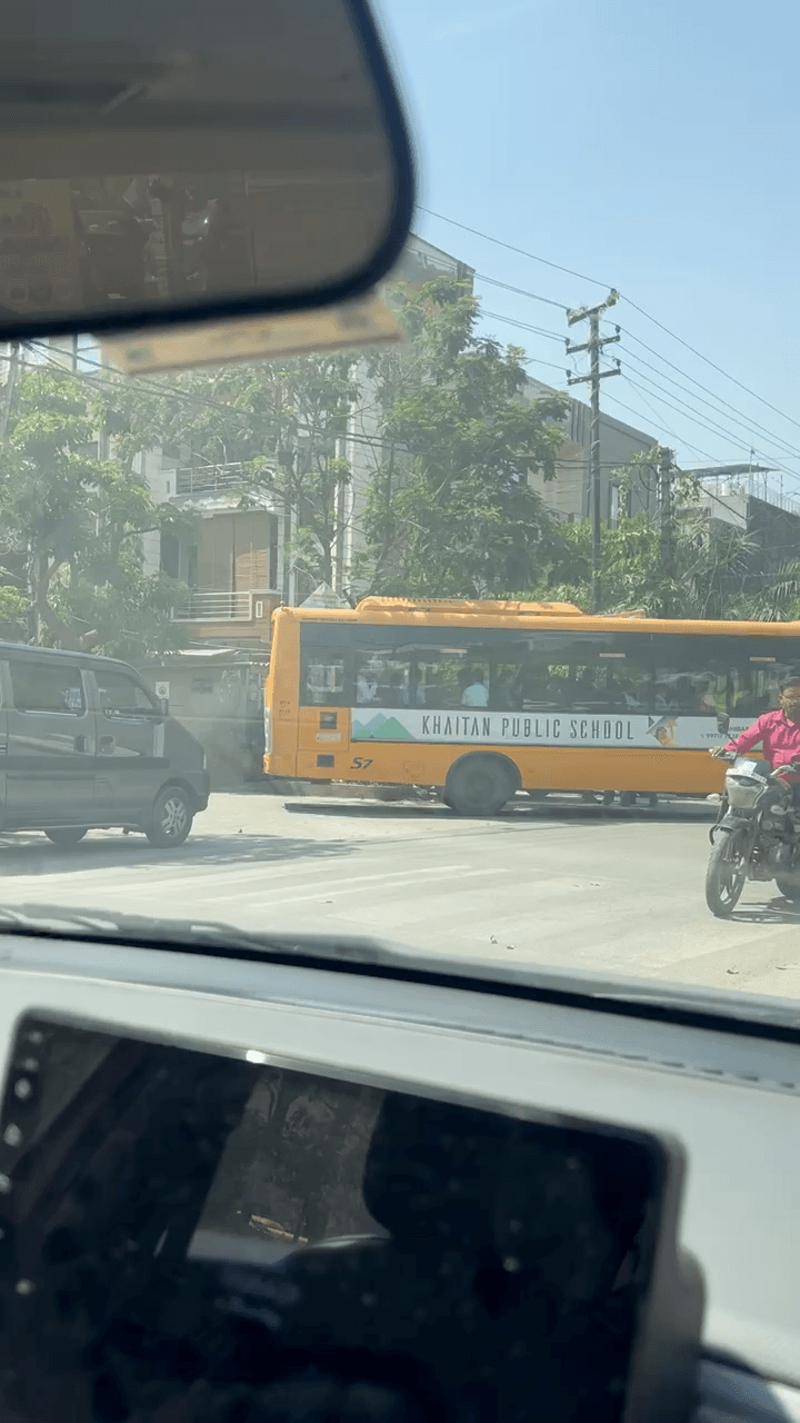 लू और गर्मी में गाजियाबाद के प्राईवेट स्कूल जिला प्रशासन को अंगूठा दिखाते हुए । #गाजियाबाद #Ghaziabad #Heatwave #Ghaziabad #लू