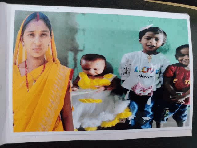 सिमरिया: तीन बच्चों संग विवाहिता लापता, पति ने थाने में लगाई खोजबीन की गुहार; एदला गांव का मामला।