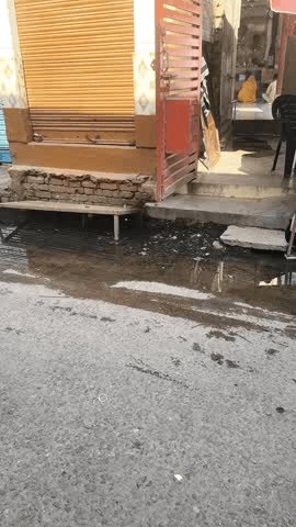सफीपुर खाटू श्याम मंदिर के आगे यह हाल है कर्मचारी लोग इसका फायदा उठाते हैं मंदिर के आगे कोई सुनवाई नहीं होती है सफीपुर