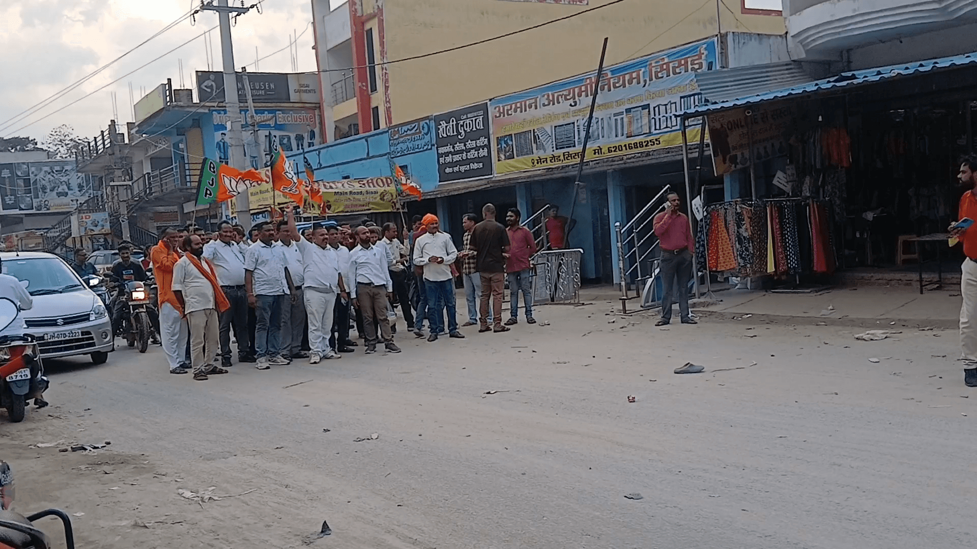 सिसई: #असम #बंगाल में #भाजपा की बंपर जीत पर भाजपाइयों ने निकाला #विजय_जुलूस, पटाखे फोड़े   झालमुरी और लड्डू बांटा
