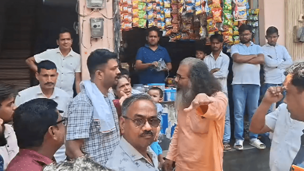 संभल। बहजोई ने कुए के विवाद पर मौके पर पहुँची डिप्टी कलेक्टर वंदना मिश्रा।
#बहजोई
