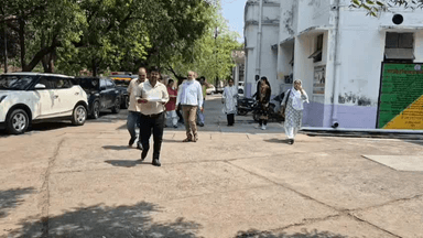महोबा: कलेक्ट्रेट में शिक्षिका ने डीएम से न्याय की गुहार लगाई, सोशल मीडिया पर बदनाम करने का लगाया गंभीर आरोप
