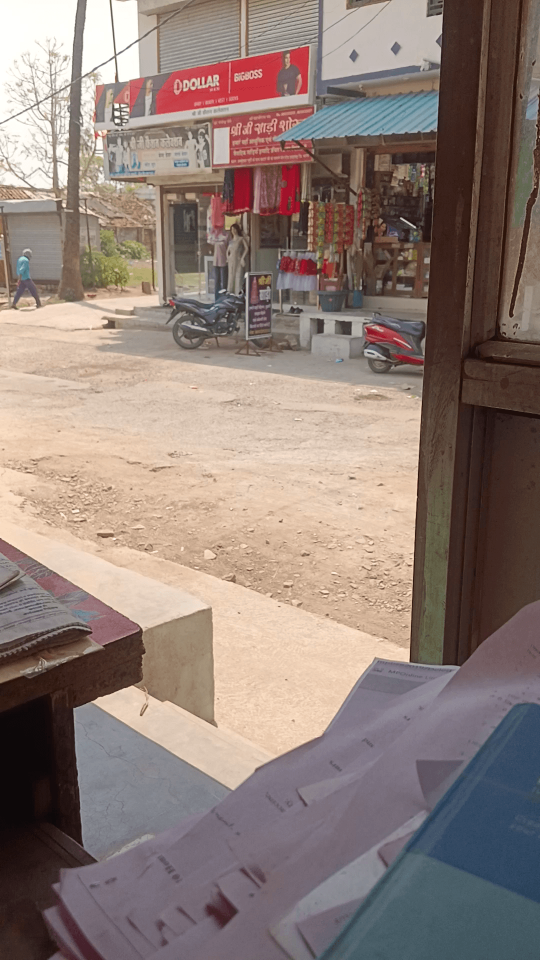 भीषण गर्मी में लोगों के कम हुई आवाजाही