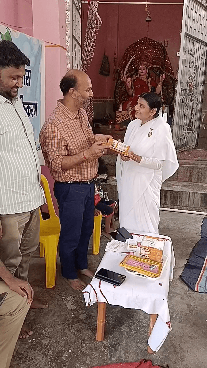 गोविंदपुर:- चरित्र निर्माण के लिए आध्यात्मिकता जरूरी - बीडीओ