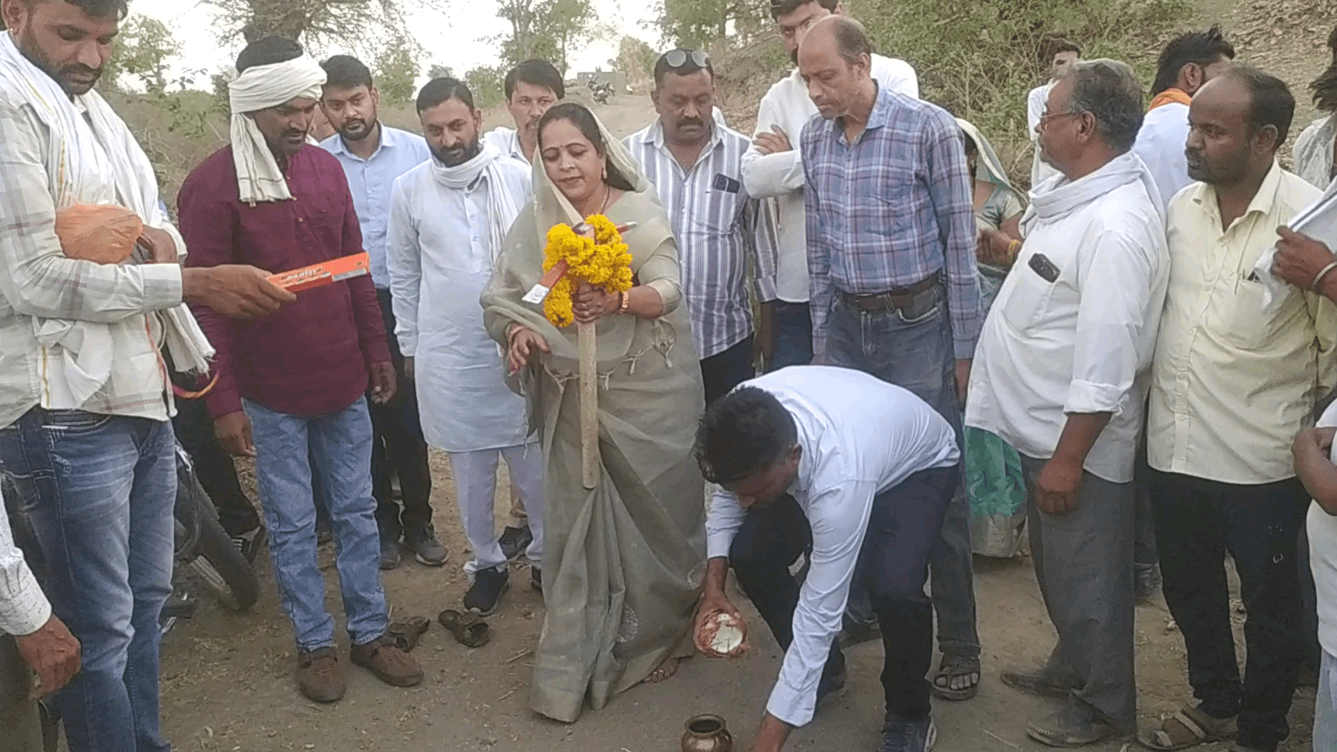आज ग्राम बाघमाला मे  भीलट बाबा मंदिर के पास नाले पर पुलिया का भूमि पूजन लोकप्रिय विधायक श्रीमती छाया गोविंद मोरेजी ने कि