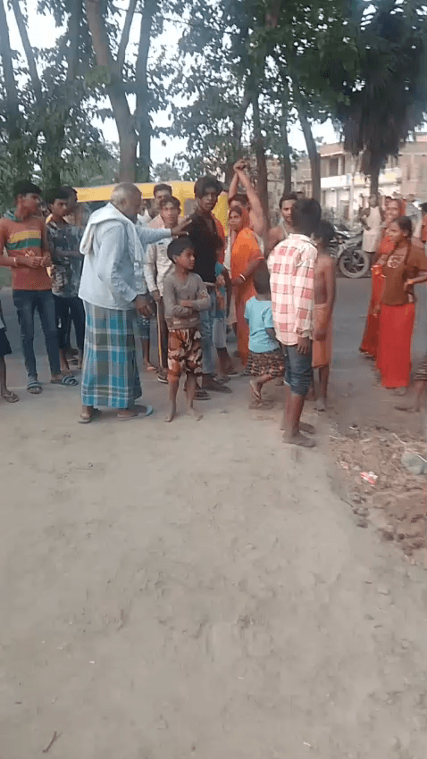 अरोड़ा बरसाने का कोई टाइम नहीं और बोलने पर अधूरा चढ़कर मारपीट करते हैं और झगड़ा करते हैं इसमें पति-पतदार सब कहां थे थाना