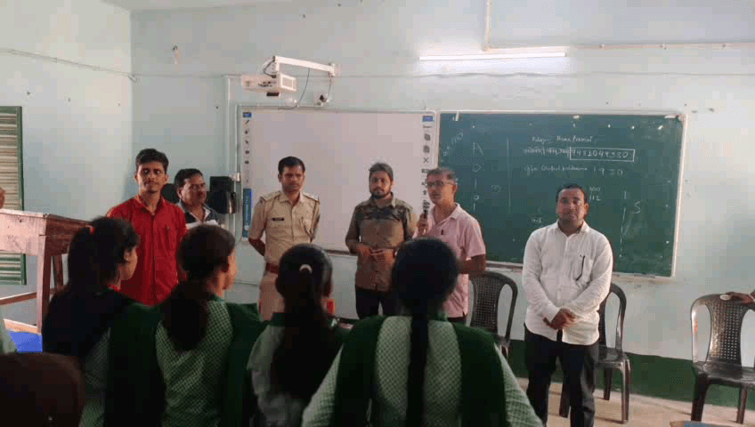 पालोजोरी में अनारकली पल्स टू विद्यालय में जागरूकता कार्यक्रम का आयोजन, यातायात एवं साइबर क्राइम के बारे में दी जानकारी