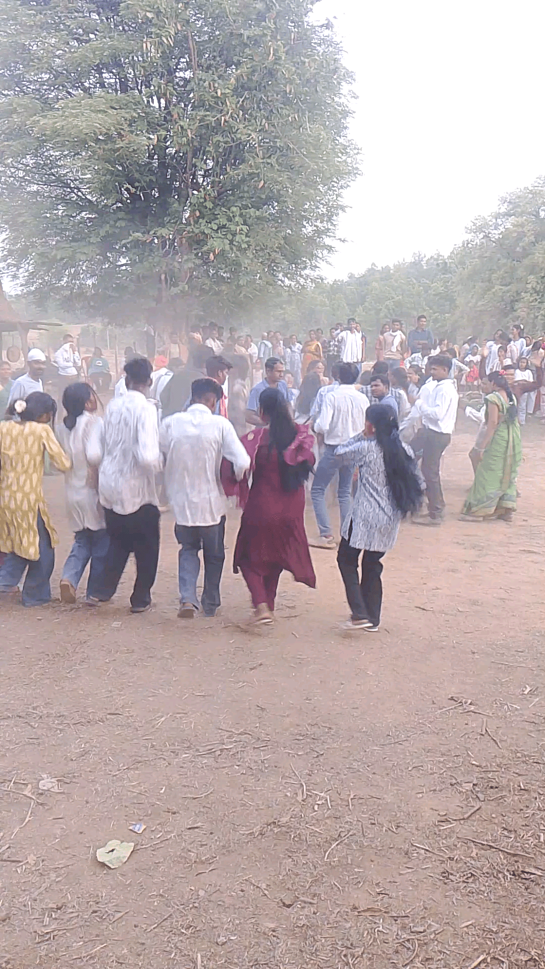 tamba kachar me sadi me mahila lok ka jabar jast dans de khane ko mila