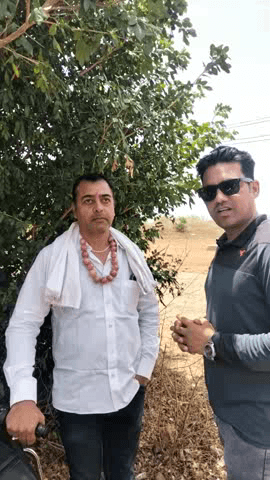 #गर्मी से बचने का घरेलू नुश्खा 
प्याज की माला डॉ राजेश तिवारी सर 
एक अनोखा संदेश 
एक प्याज सुखी स्वस्थ। 
#डॉ सुरेन्द्र