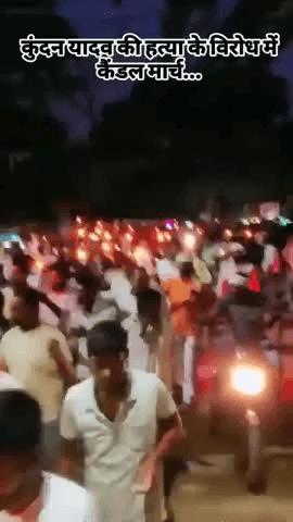 aurangabad jila ke Daudnagar thana ke gram Keshrari me Kundan yadav Ko din dhade goli markar hatya ke virodh avad udhat