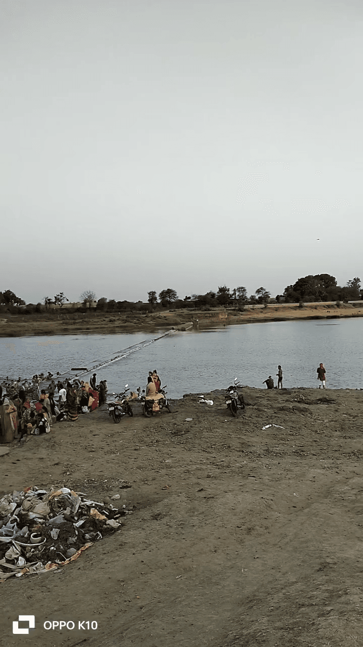 आज पद्धिमि एकादशी पर बेताबा नदी पर श्रद्धालुओं की उमड़ी भीड़  गर्मियों का फुल आनंद लें रहे