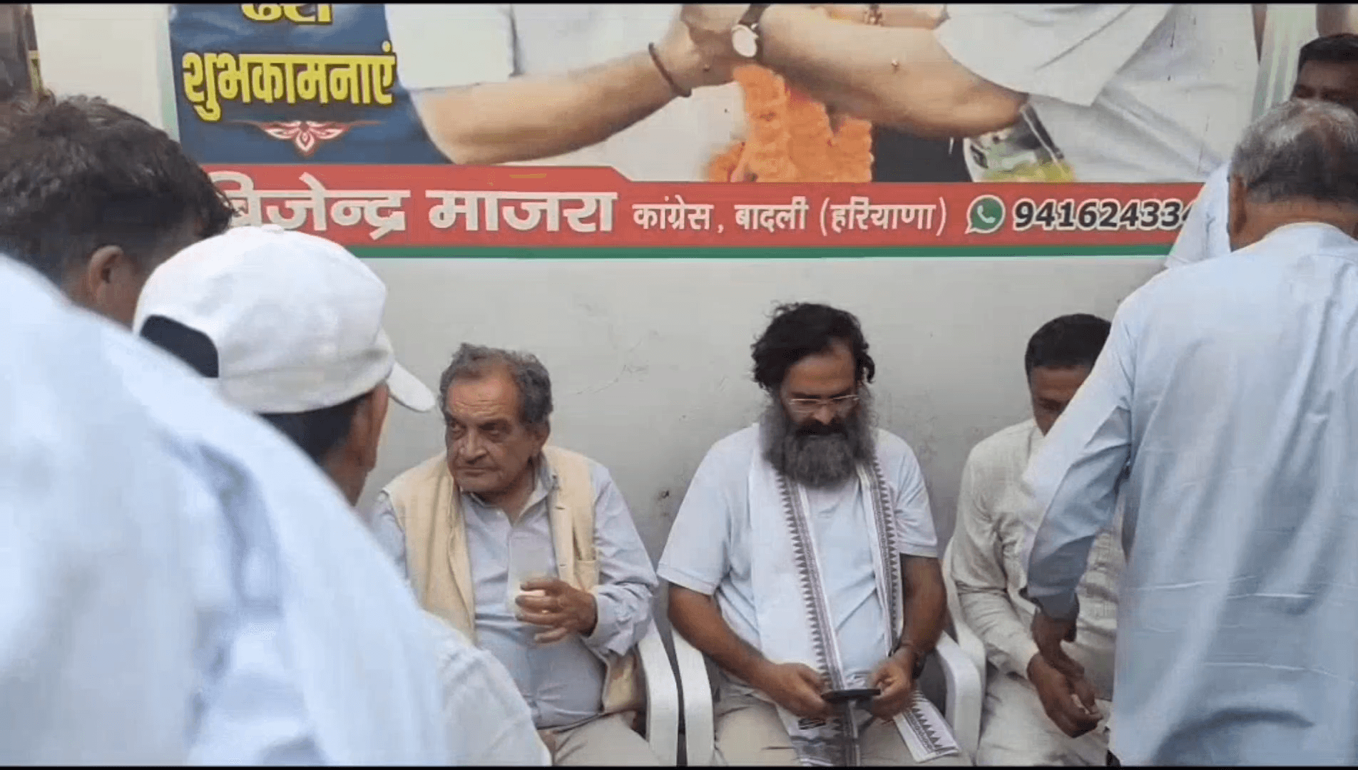 हमारी #बादली #माजरा निवास #बैठक में पहुंचने पर Ch. Birender Singh एवं Ch Brijendra Singh का #बैठक की शौभा बढ़ाने के लिए