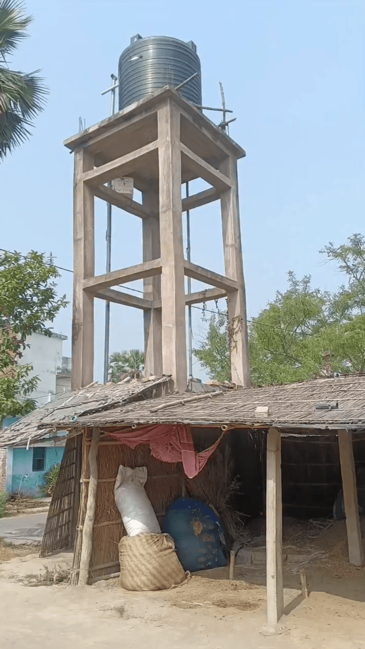 इसके जिम्मेदार वार्ड नंबर अजीत राम है इस नल जल को लगे हुए 5 साल से अधिक हो गया । इसपर जल्द से जल्द कार्रवाई की जाए
