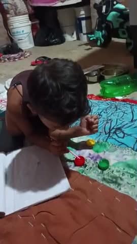 paisa n hone pr bina paise ke Drawing karte huwe child#child#love