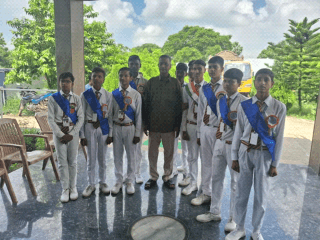 Guru Gyansthali Public School mai Independence day par bacchon ke dwara prastuti .