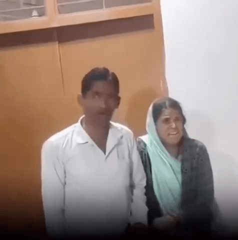 इंदौर SIR प्रक्रिया में उलझकर झुझलाता ये शख़्स इस बात की गवाही दे रहा है कि प्रशासनिक तंत्र बेलग़ाम हों चुका है  <nis:link nis:type=tag nis:id=SIR2026 nis:value=SIR2026 nis:enabled=true nis:link/>