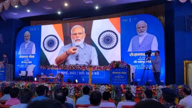 रोजगार मेला में आज दिनांक 22.07.2023 को माननीय प्रधानमंत्री के द्वारा वीडियो कॉन्फ्रेंस के माध्यम से 70 हजार से अधिक लोगों को नियुक्ति पत्र वितरित किया जा रहा है।