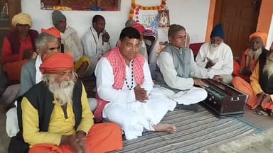 मकुनाहवा कुटी में संत सम्मेलन के साथ संत महंतों का आगणन शुरू। महंत सत्य प्रकाश दास, महंत शान्ती दास के साथ कई संतों ने भ